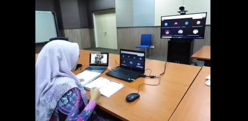 Inspirasi! Wanita berjaya tamatkan PhD sambil besarkan 8 orang anak